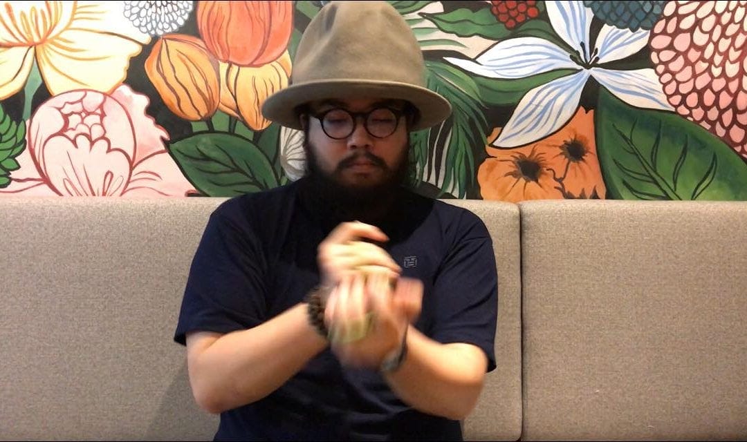 Helping Hands – 毛怪 Wayne Zheng