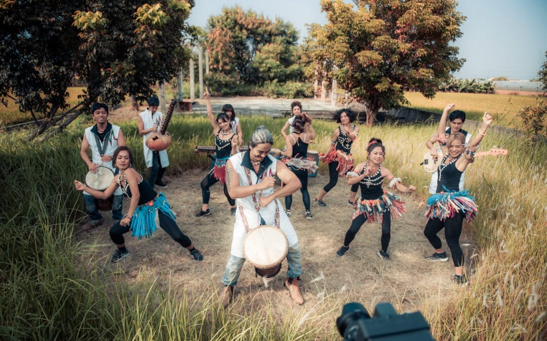 Helping Hands –  江季鴻(江鳥)